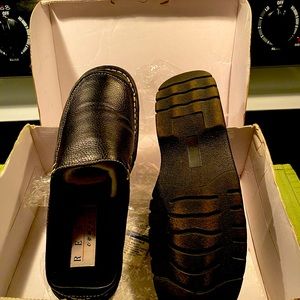 Black Heel Out Slide